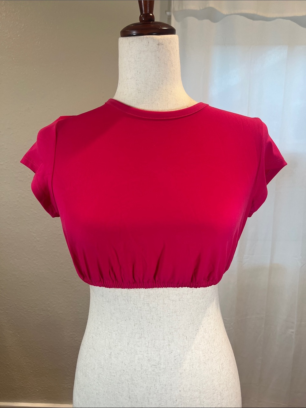 Olivaceous Fuchsia Cropped Backless Stretchy Tee